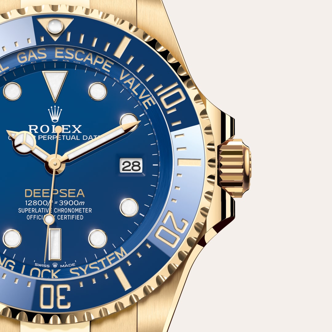 Rolex cuenta con su propia fundición, lo que le ha permitido crear aleaciones de oro de 18 quilates de la más alta calidad. Según la proporción de plata, cobre, platino o paladio, se obtienen diferentes tipos de oro de 18 quilates: amarillo, rosa o blanco. Son elaborados exclusivamente con los metales más puros y sometidos a las más meticulosas inspecciones en un laboratorio interno con tecnología puntera, antes de formar el oro y con la misma atención que se presta a la calidad. El compromiso de Rolex con la calidad empieza desde el origen.