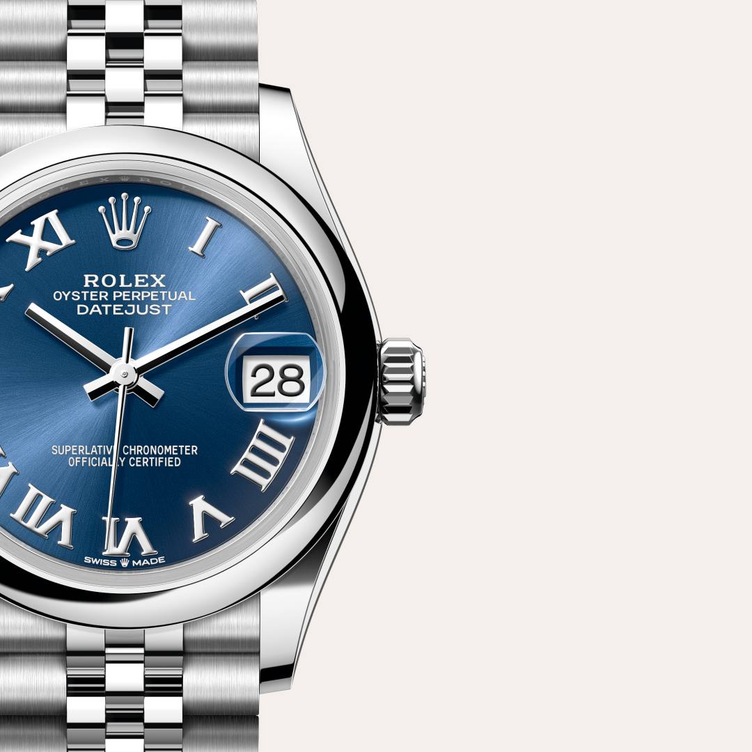 El diseño, desarrollo y producción de los brazaletes y cierres Rolex, así como las estrictas pruebas que deben superar, requieren la tecnología más avanzada. Al igual que sucede con los demás componentes del reloj, los controles estéticos realizados por nuestros expertos garantizan una belleza impecable.  El Jubilee, un brazalete fluido y confortable de eslabones de cinco elementos de metal, se creó específicamente para el lanzamiento del modelo Oyster Perpetual Datejust en 1945.