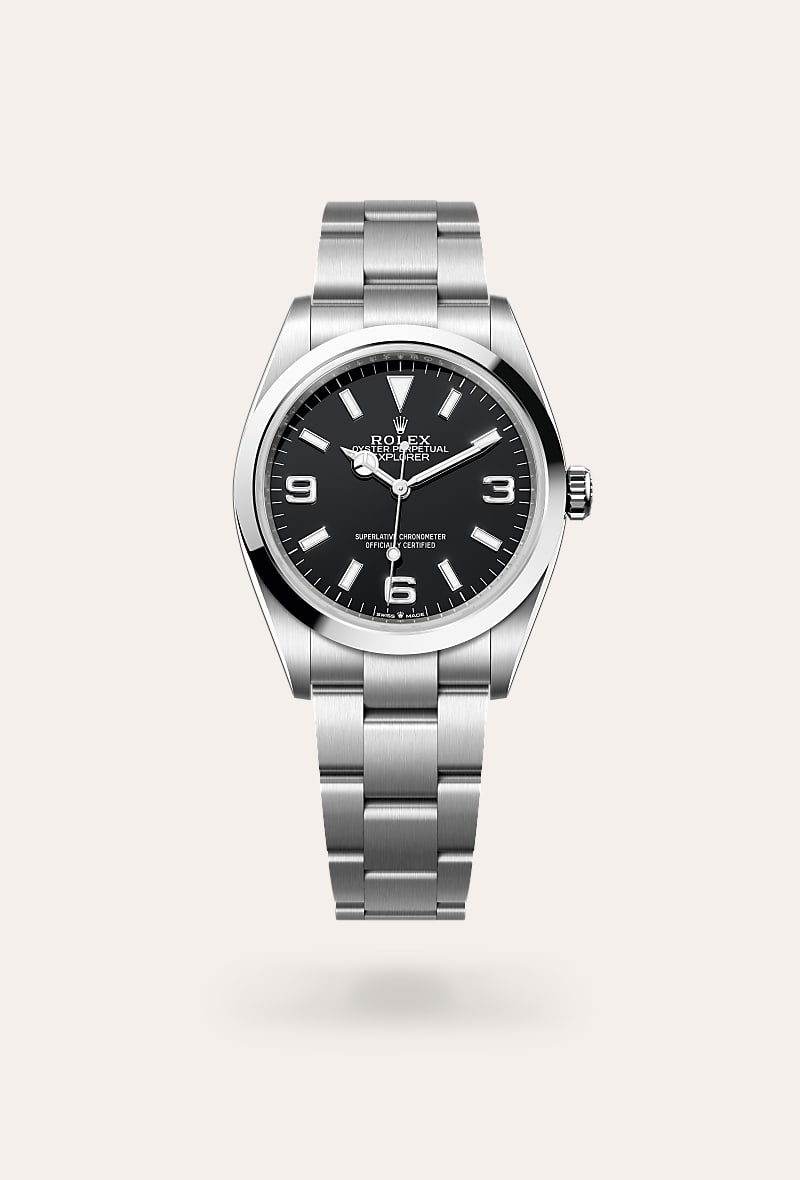 la esfera es el rostro distintivo de un reloj rolex, el mayor responsable de su identidad y legibilidad. los números 3, 6 y 9, característicos del modelo explorer, están rellenos de un material luminiscente, que emite un color azul de larga duración, igual que los índices y las agujas. como todos los relojes rolex, la esfera del explorer 36 está diseñada y manufacturada en nuestros talleres, principalmente a mano, para garantizar su perfección.